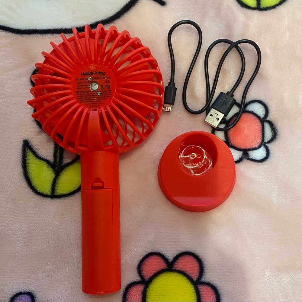 Red Hello Kitty Handheld Fan - Picture 4 of 5